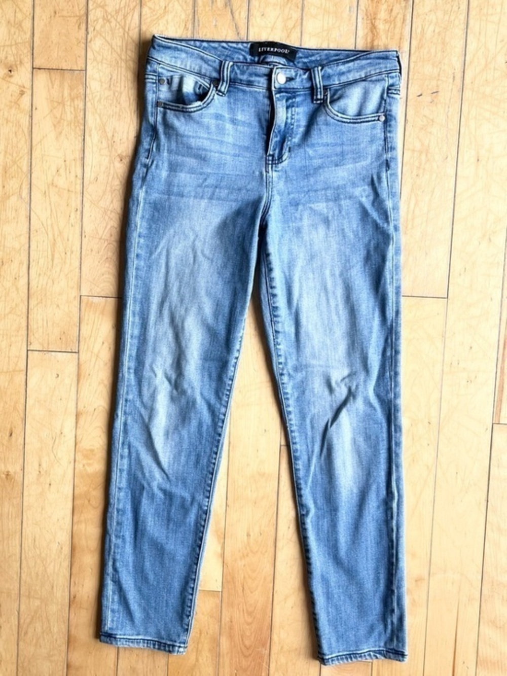 Liverpool Los Angeles Blue Light‑Wash Strechy Jeans Size 6